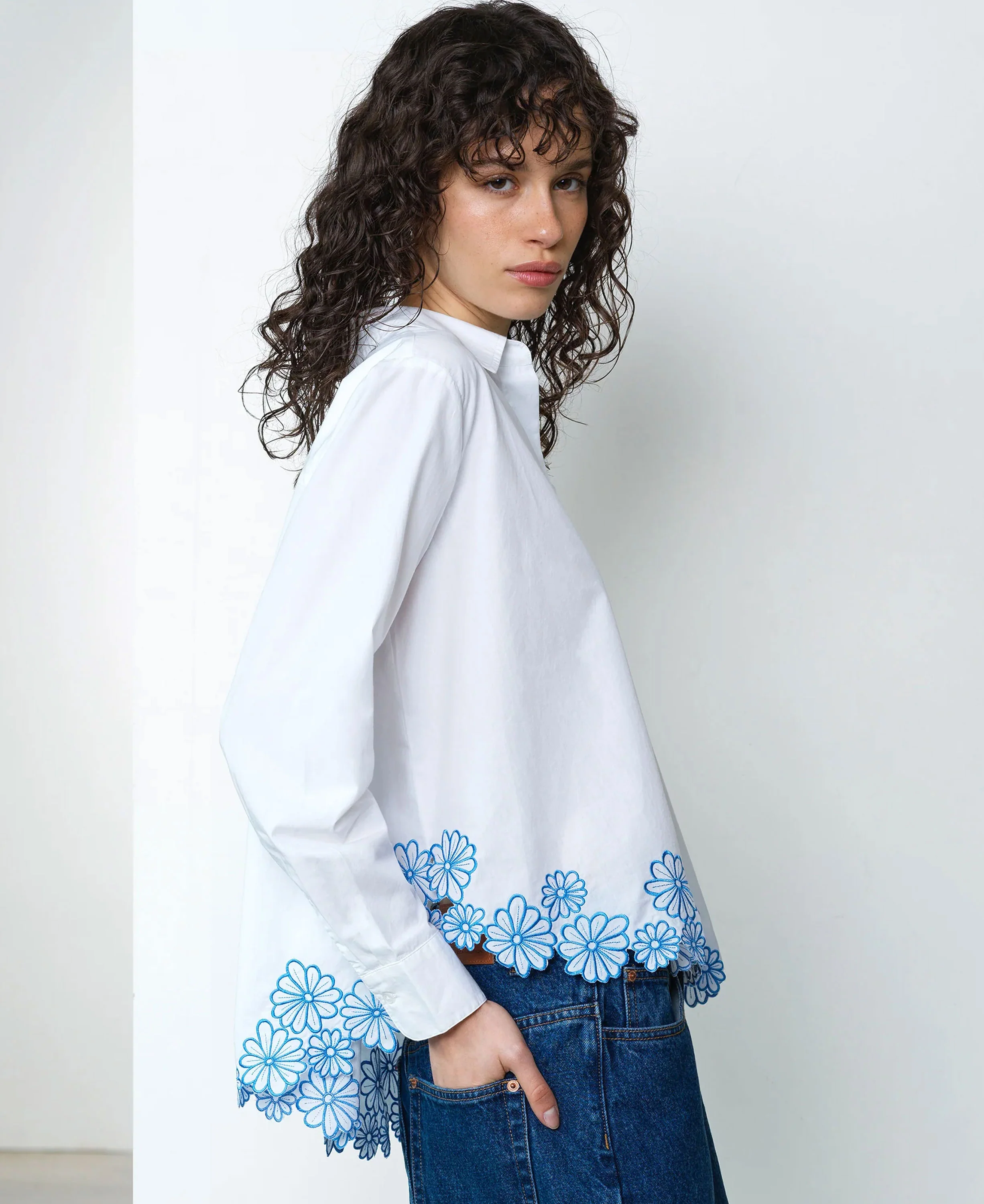 Cambria Cotton Floral Hem Shirt - Linen White/Azure Blue - Image 3